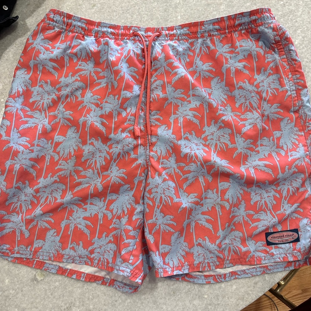 Vineyard Vines Men’s extra large swimsuit